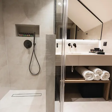 Revi Mountain Boutique ホテル 4*